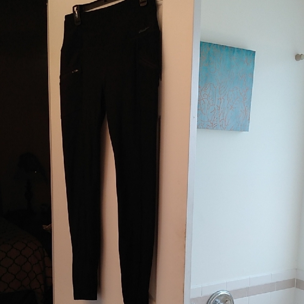 Eddie Bauer Leggings Zip Pockets and an inner Slip Pocket - Picture 3 of 15